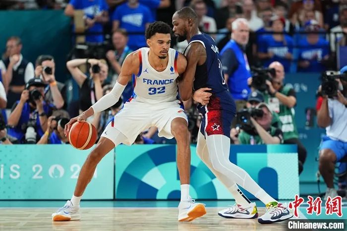 库里四记三分杀死比赛，帮助美国男篮在巴黎实