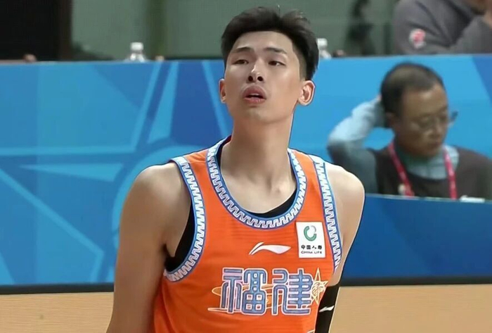 广东男篮大胜四川终结连败 后场双枪低迷引质疑