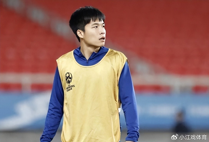 国足系列赛首胜引热议 新人崛起与段刘愚落选引