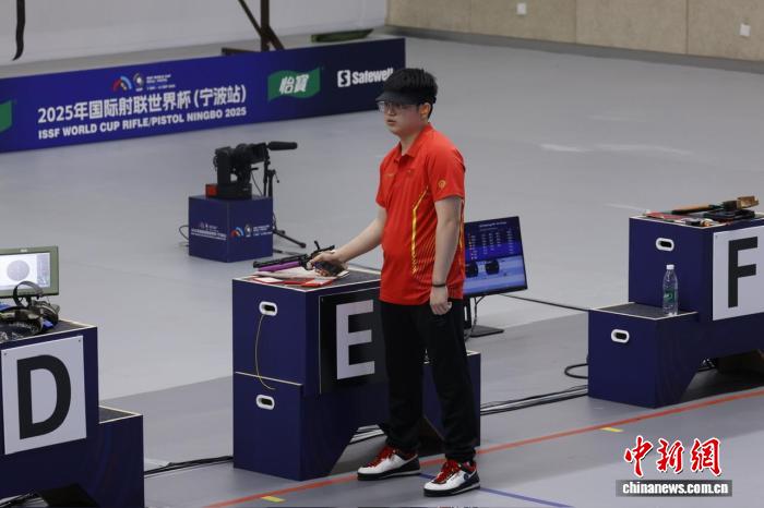 胡凯在宁波站再夺世界杯金牌，个人第二枚金牌