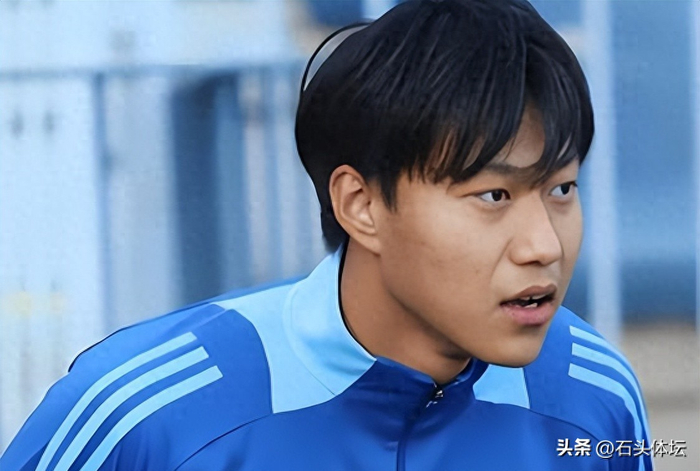 21岁前锋杜月徵西甲留洋两月仅出场5次，回国后