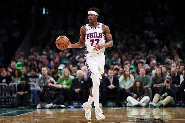 76人逆转凯尔特人 新秀埃奇库姆爆发砍30+10