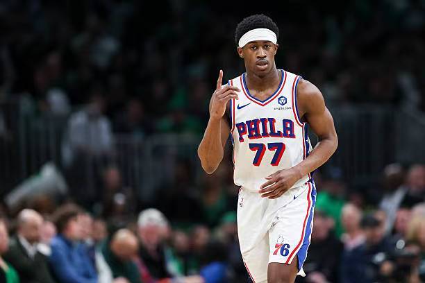 76人逆转凯尔特人 新秀埃奇库姆爆发砍30+10