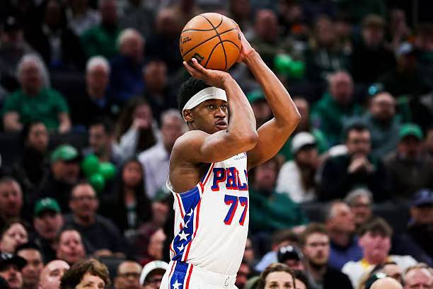 76人逆转凯尔特人 新秀埃奇库姆爆发砍30+10