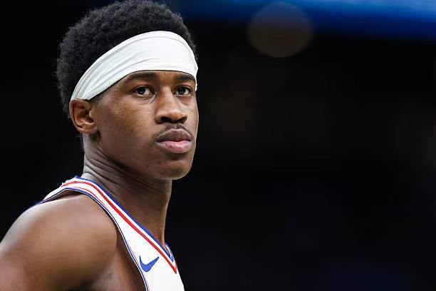 76人逆转凯尔特人 新秀埃奇库姆爆发砍30+10