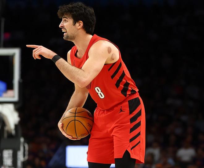 文班亚马35分创马刺季后赛首秀纪录 阿夫迪亚3